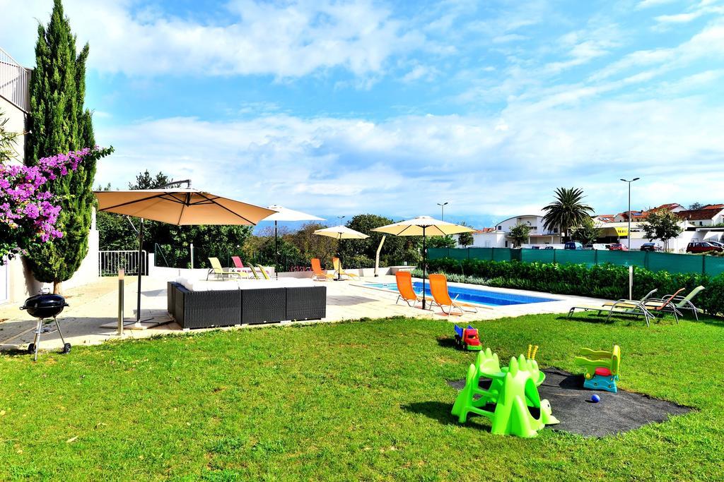 Bretia Apartments Sutivan Exterior photo