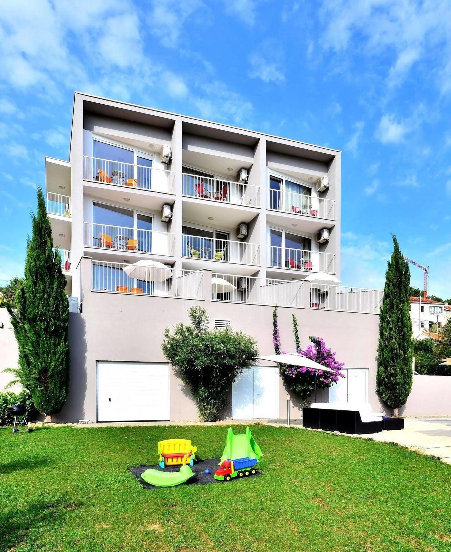 Bretia Apartments Sutivan Exterior photo